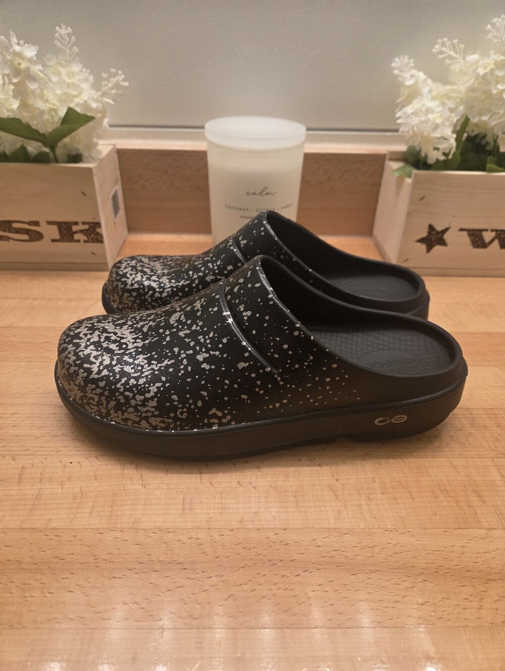 OOFOS OOcloog Recovery Clogs Limited Edition Black Champagne Splatter Women's 8 - Picture 3 of 7